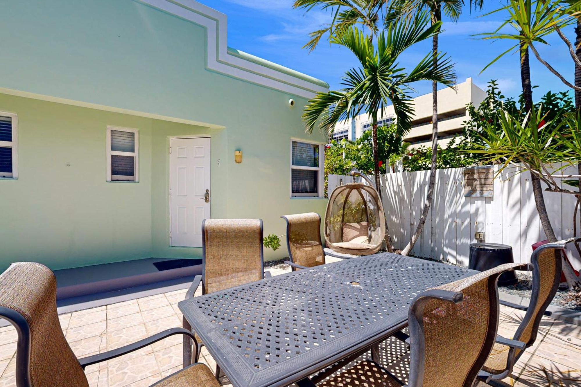 Pastel Dream Villa Hollywood Exterior photo